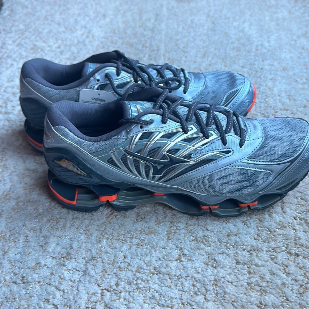 Mizuno Wave Creation
